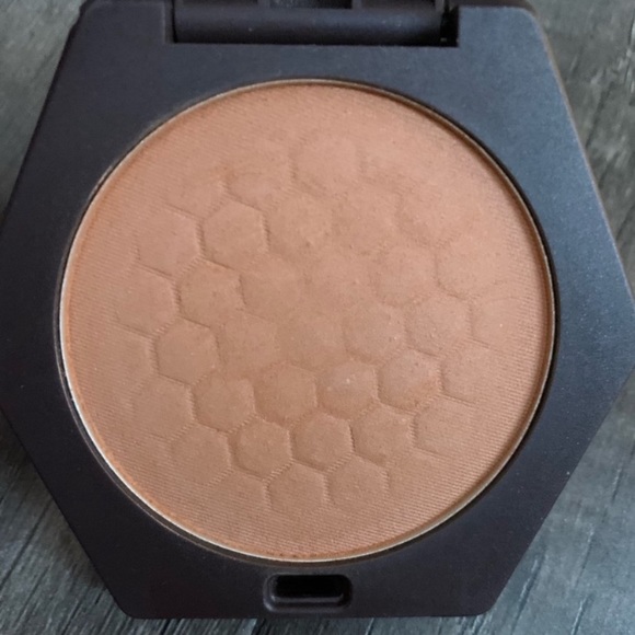 Burt’s Bees - 100% Natural Blush - Toasted Cinnamon - Picture 3 of 9